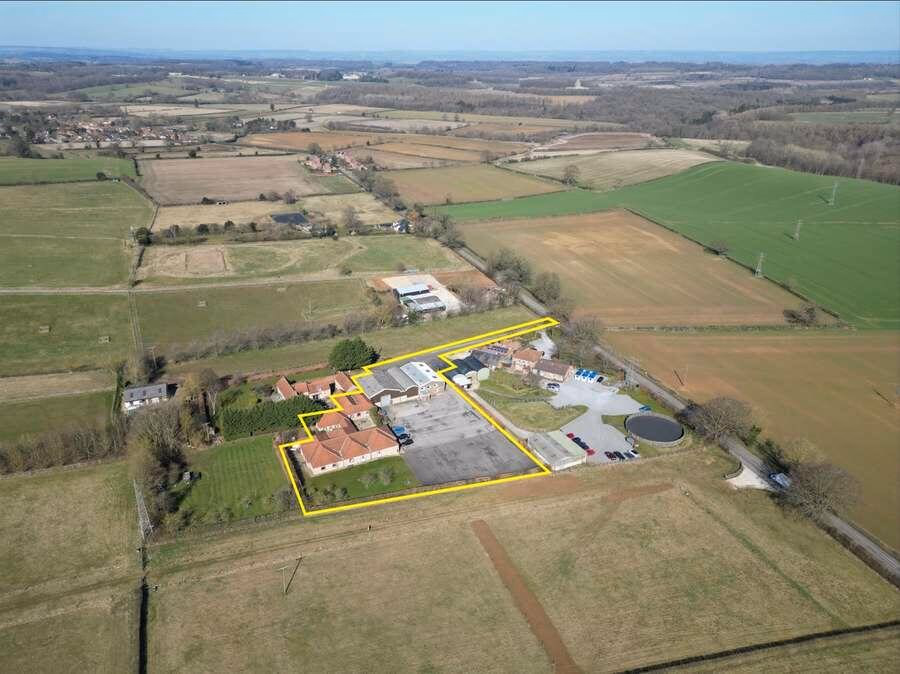 Land for sale - Image 1