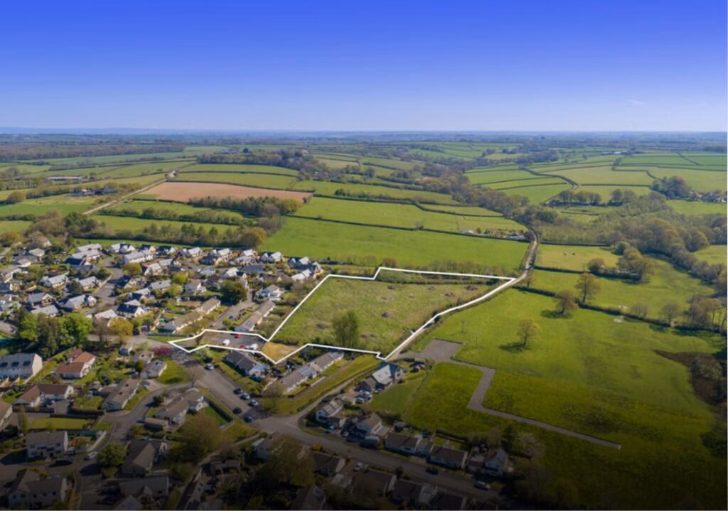 Plot for sale - Image 1