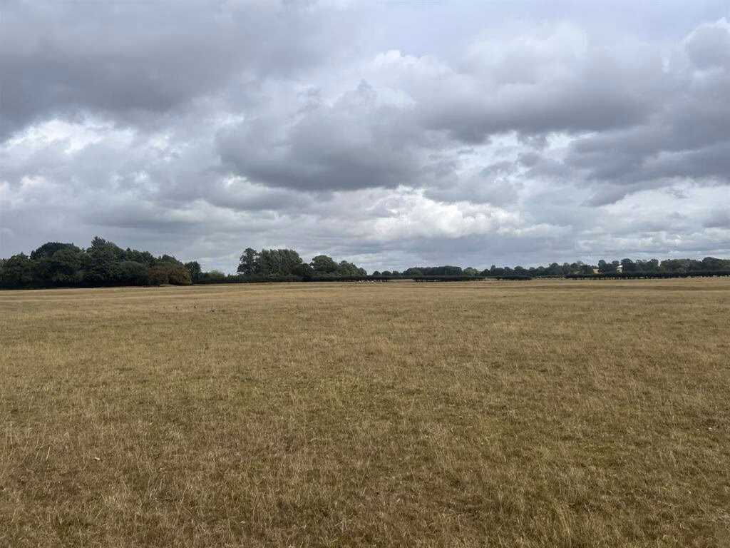 Land for sale - Image 1