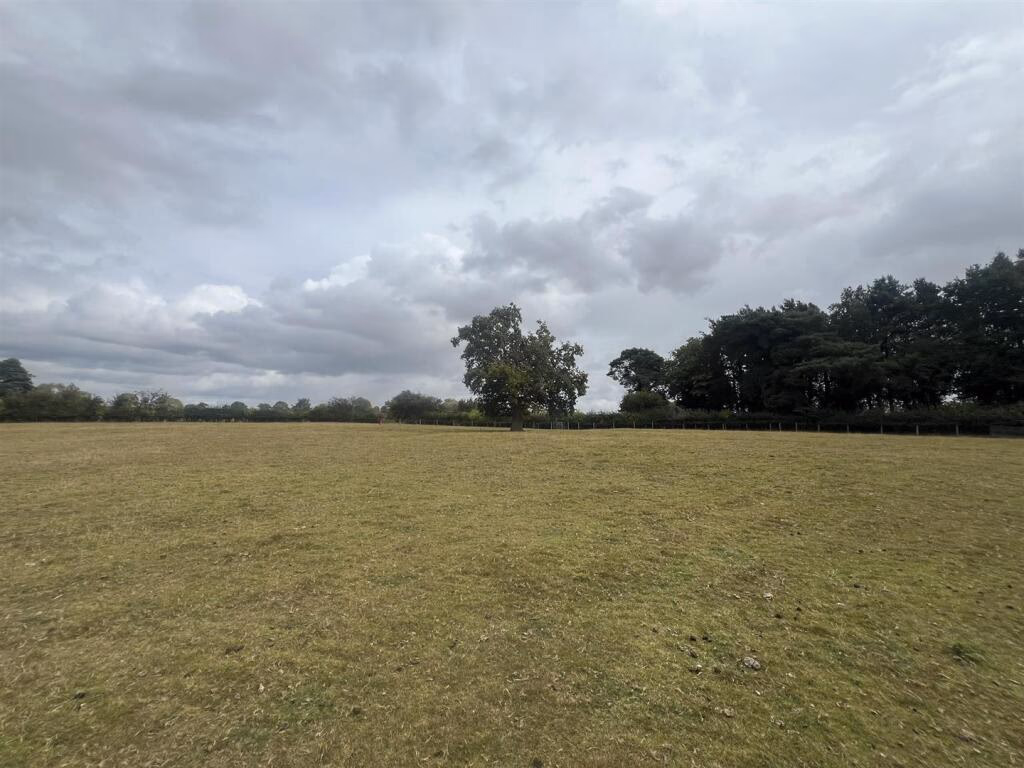 Land for sale - Image 2