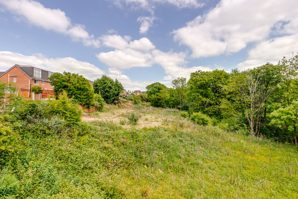 Land for sale - Image 1