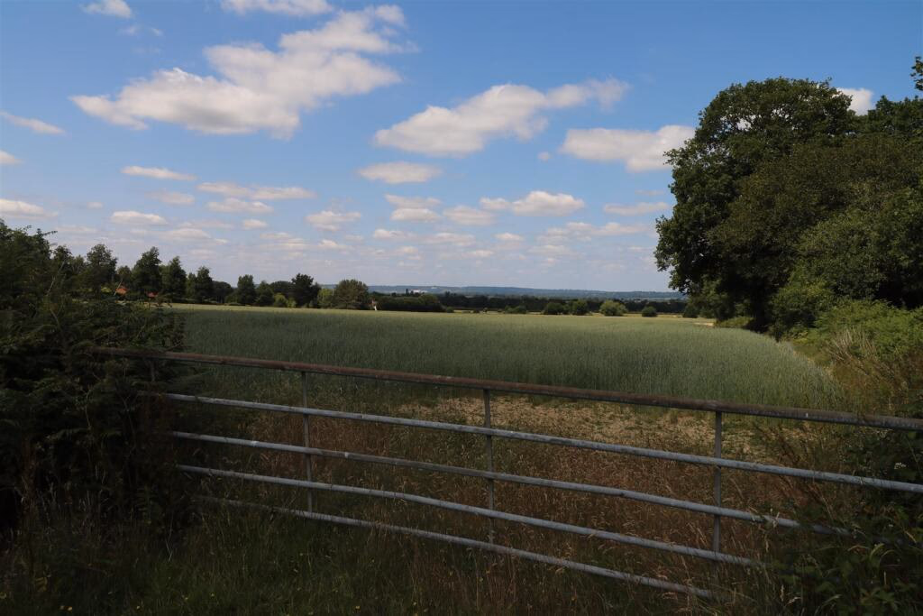 Land for sale - Image 1