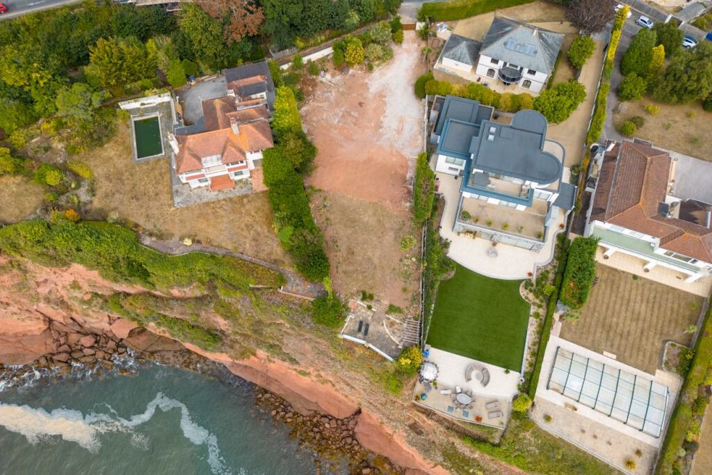 Land for sale - Image 1