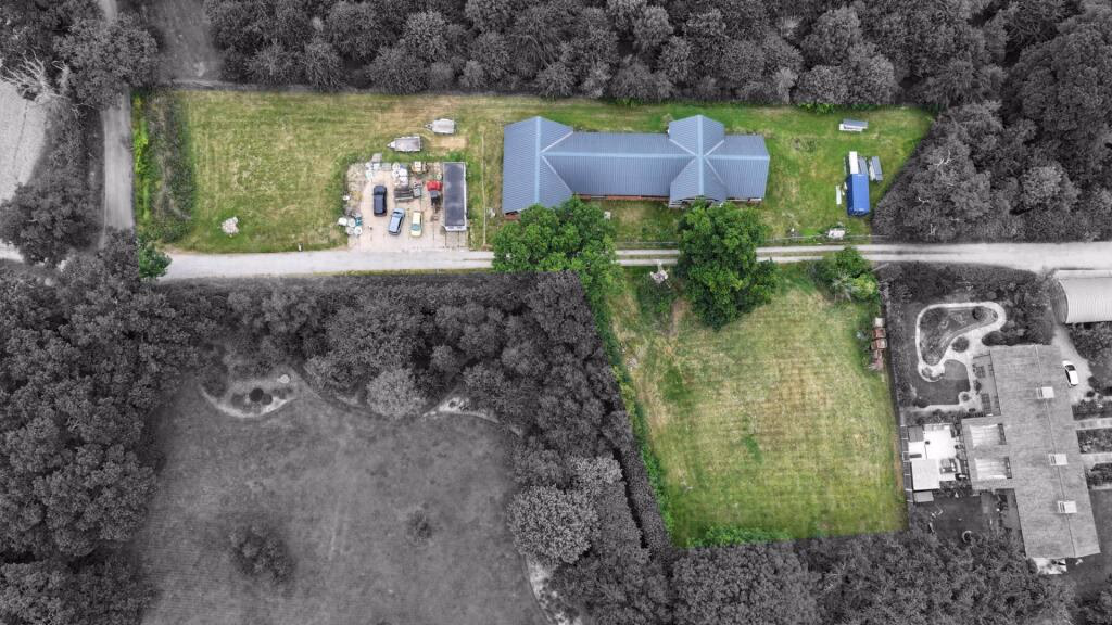 Land for sale - Image 1