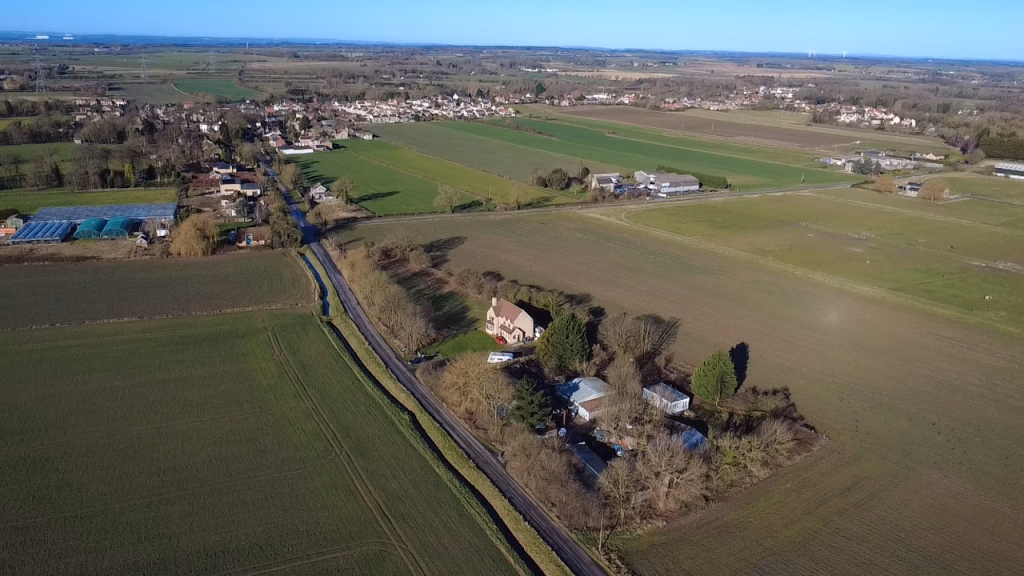 Land for sale - Image 1