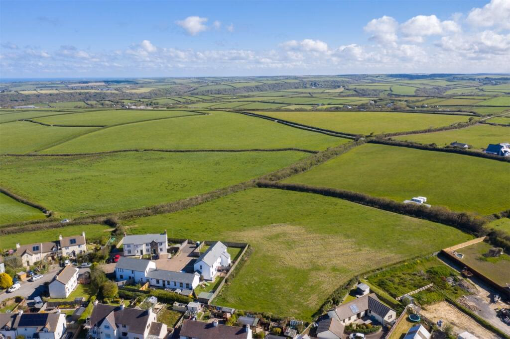 Plot for sale - Image 1