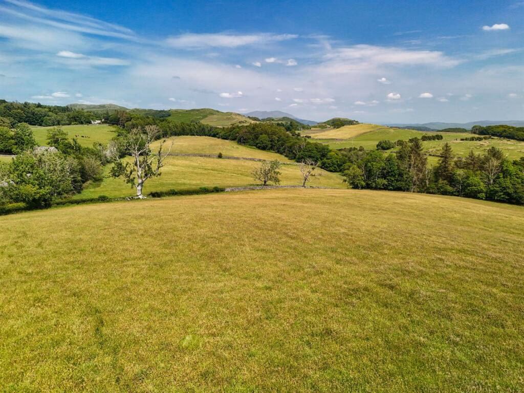 Land for sale - Image 1