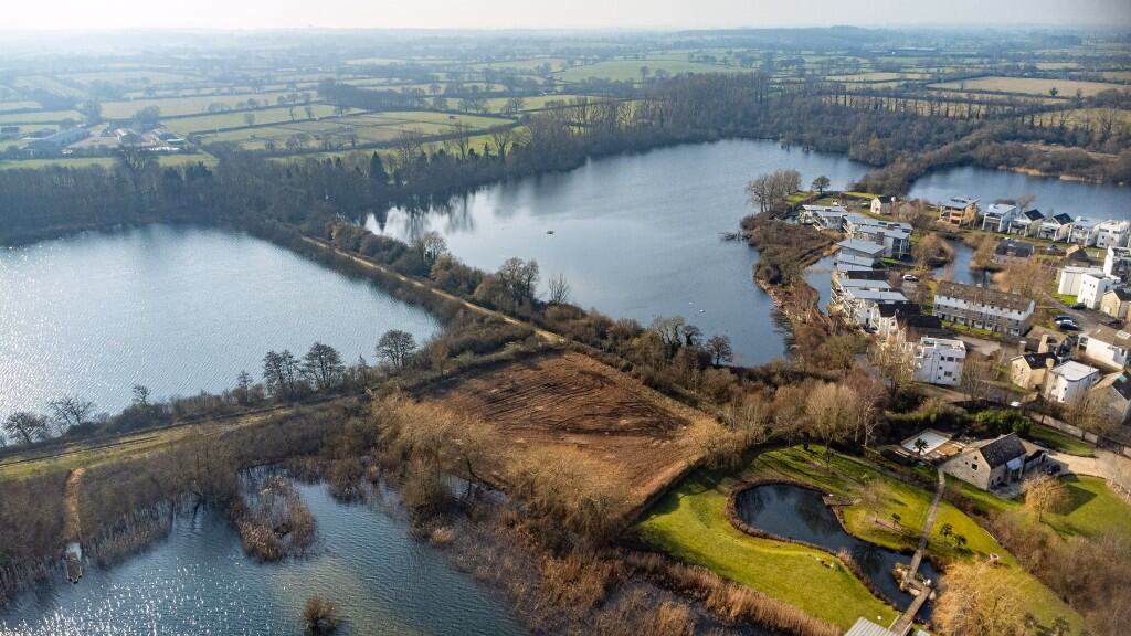 Plot for sale - Image 1