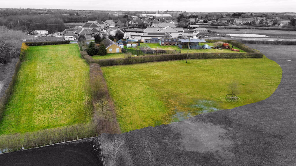 Land for sale - Image 1