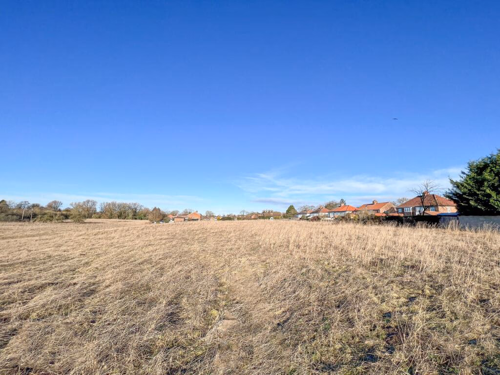 Land for sale - Image 1