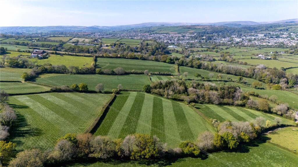 Land for sale - Image 1