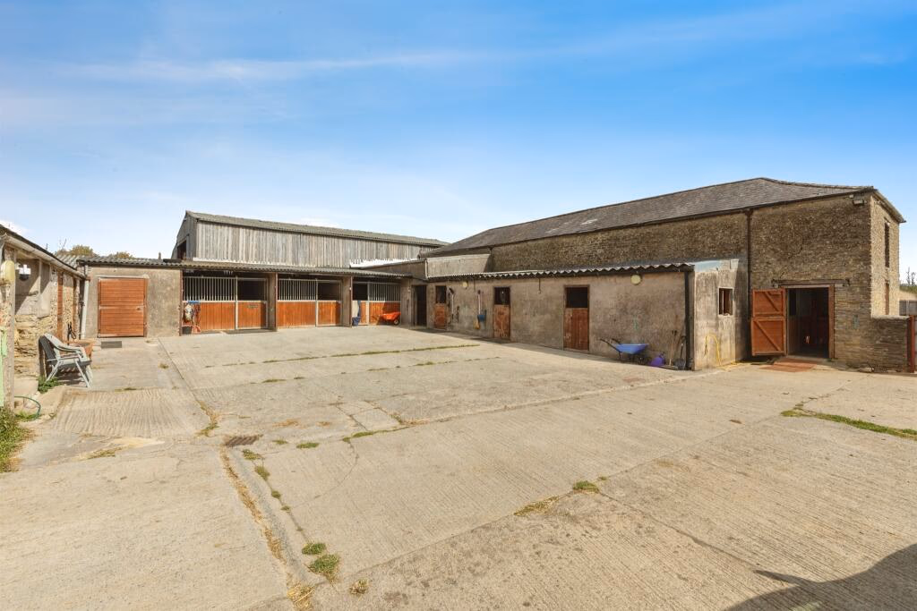 Land for sale - Image 2