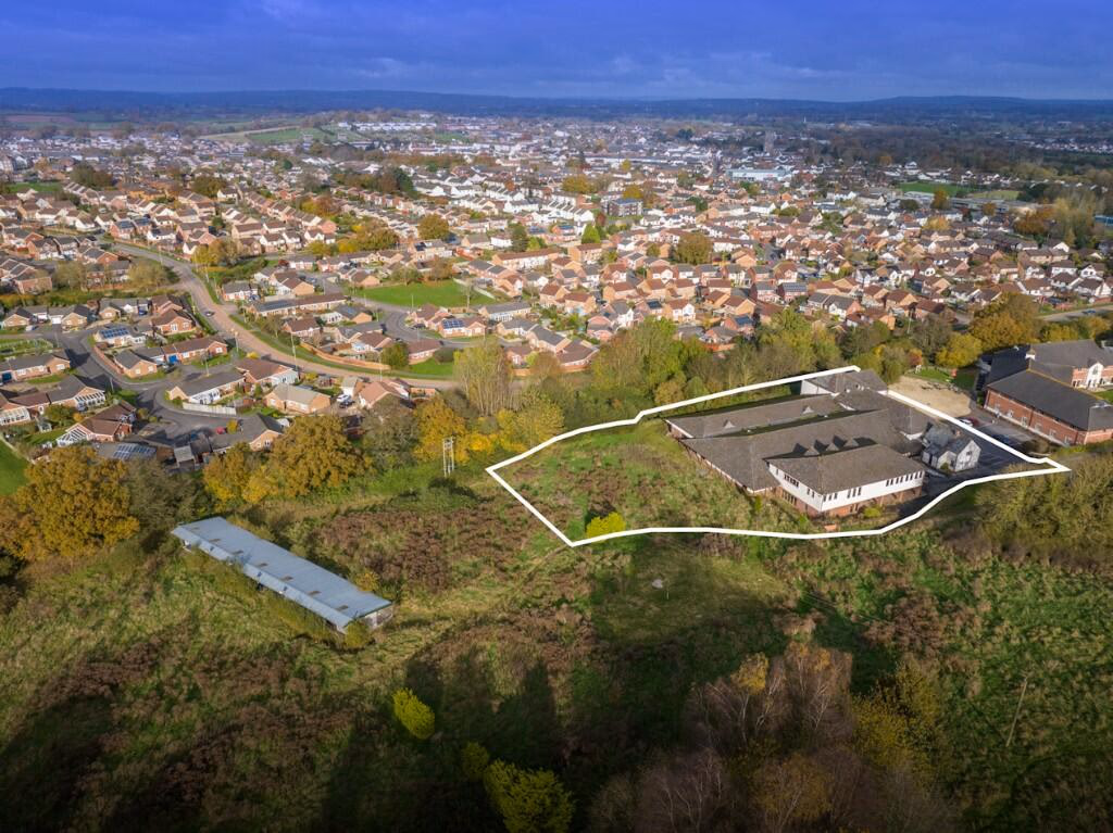 Plot for sale - Image 1