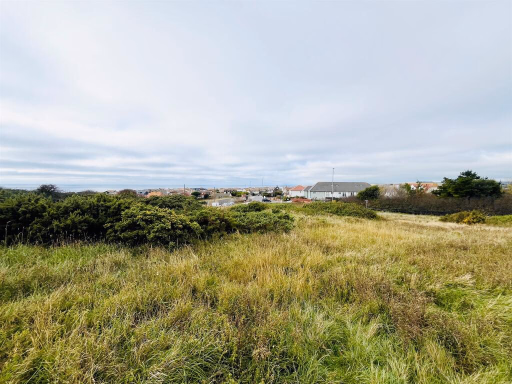 Land for sale - Image 1