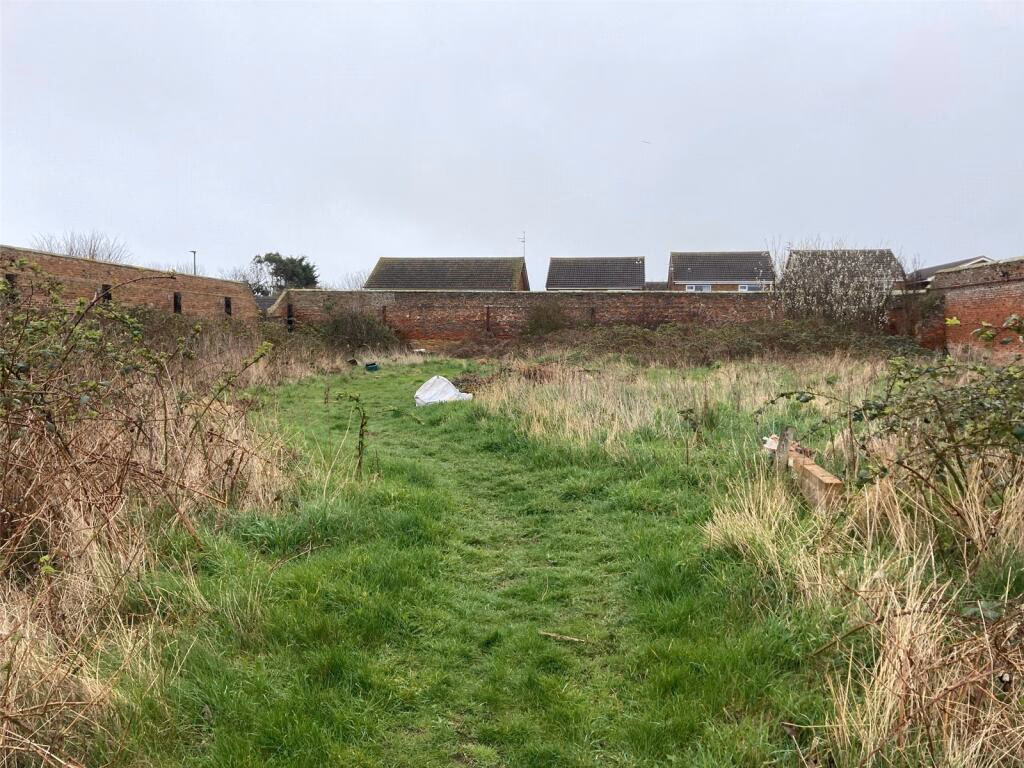 Land for sale - Image 2