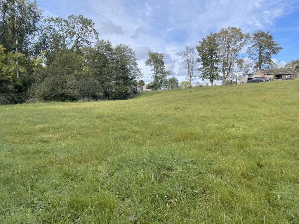 Land for sale - Image 1