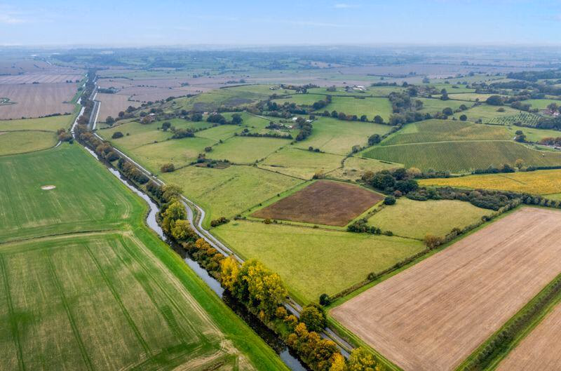 Land for sale - Image 1