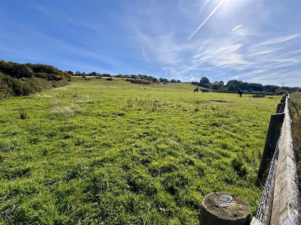 Land for sale - Image 2