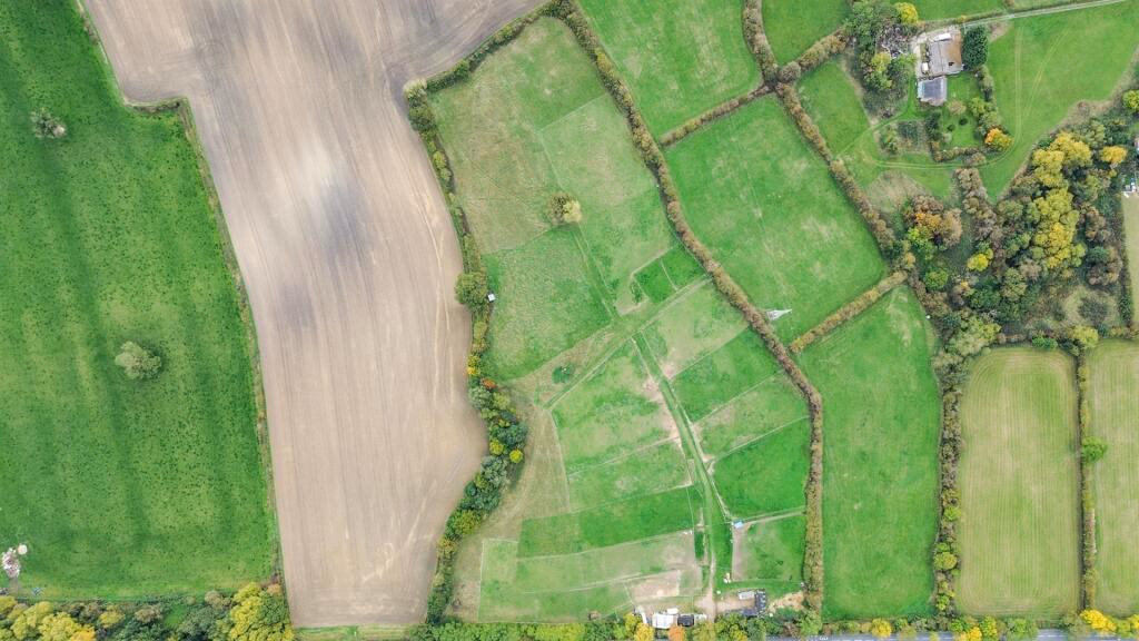 Land for sale - Image 1