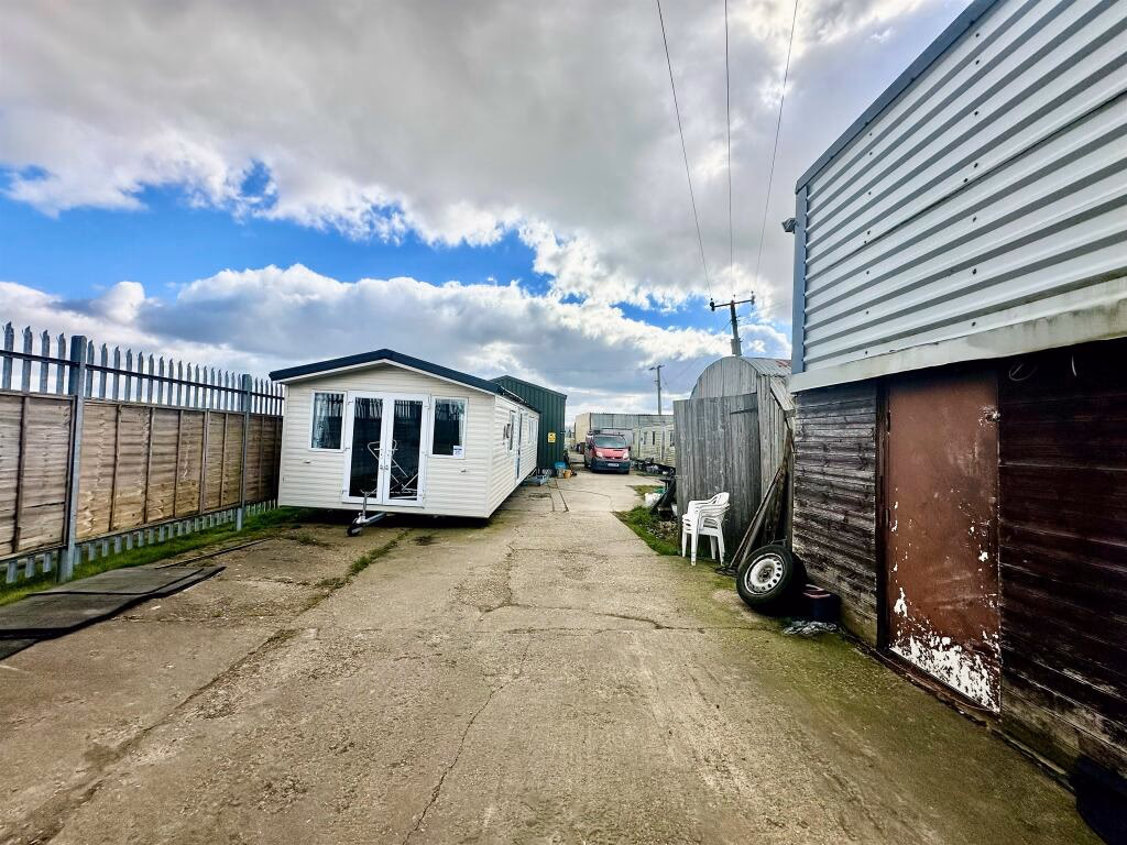 Land for sale - Image 1