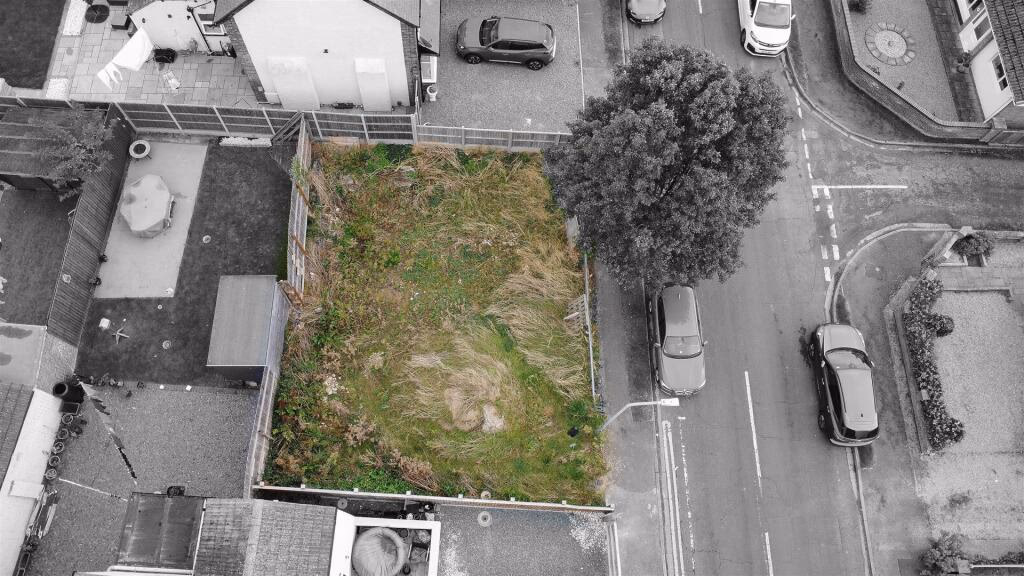 Plot for sale - Image 1