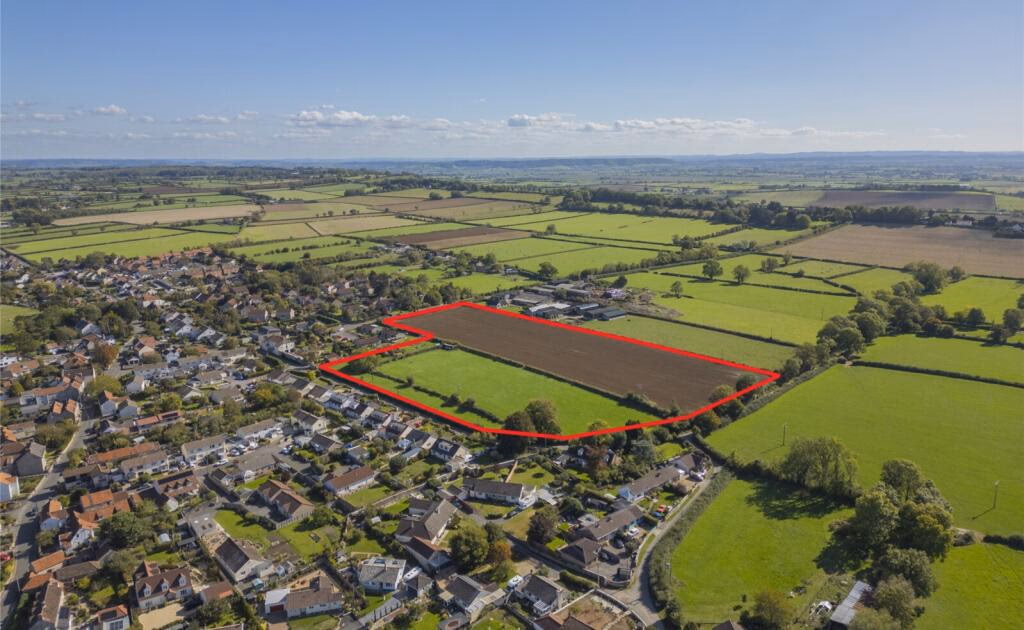 Land for sale - Image 1