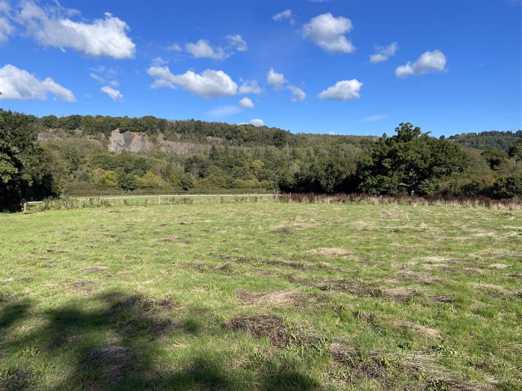 Land for sale - Image 1