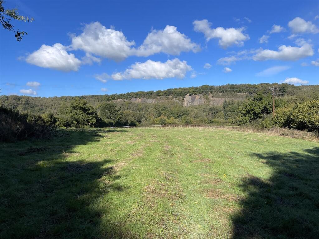 Land for sale - Image 2