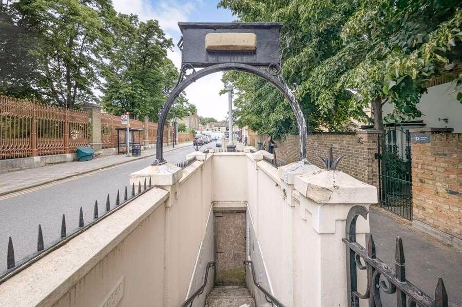 Land for sale - Image 2