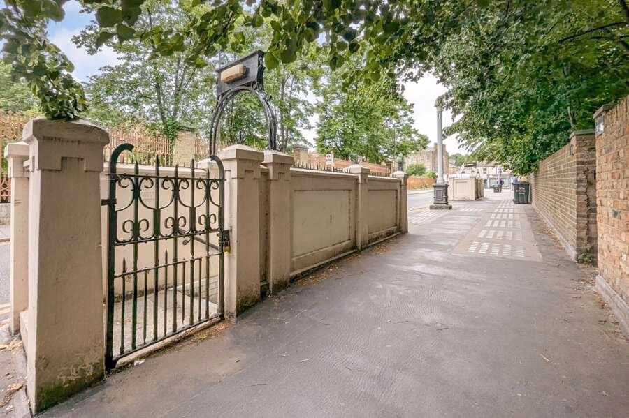 Land for sale - Image 3