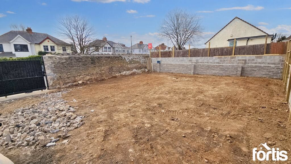 Plot for sale - Image 1