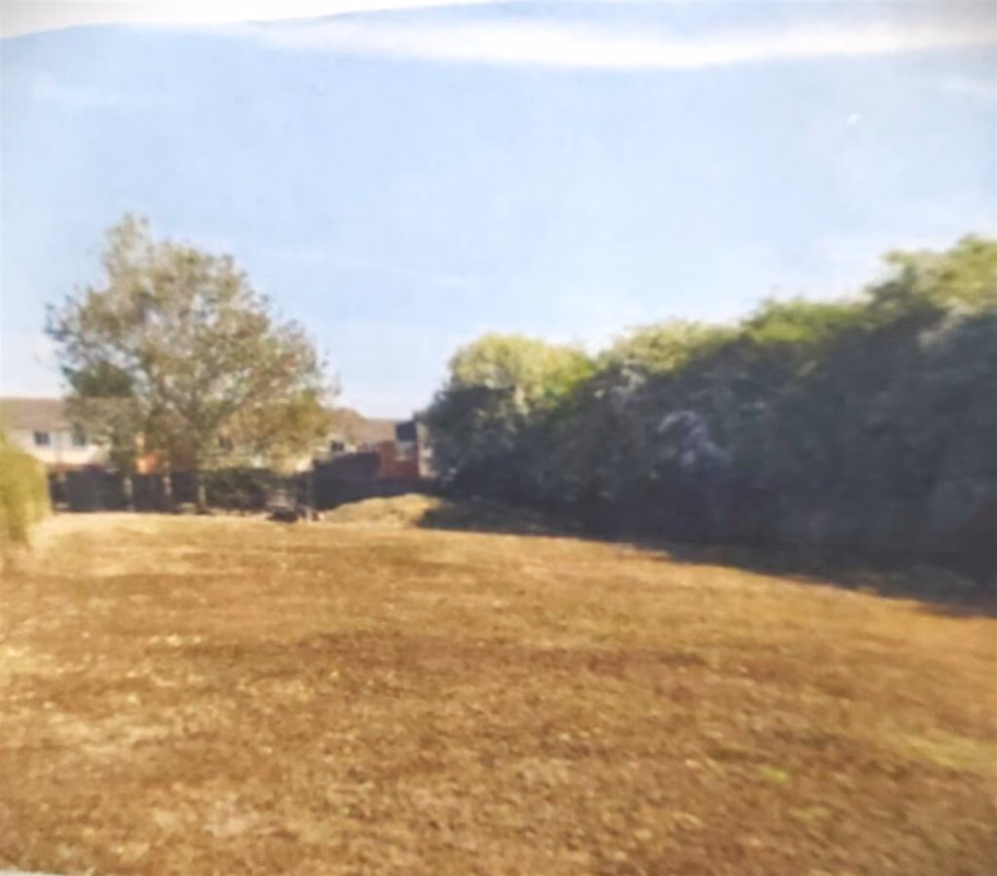 Land for sale - Image 2