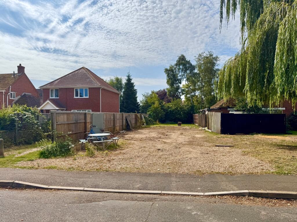 Land for sale - Image 1