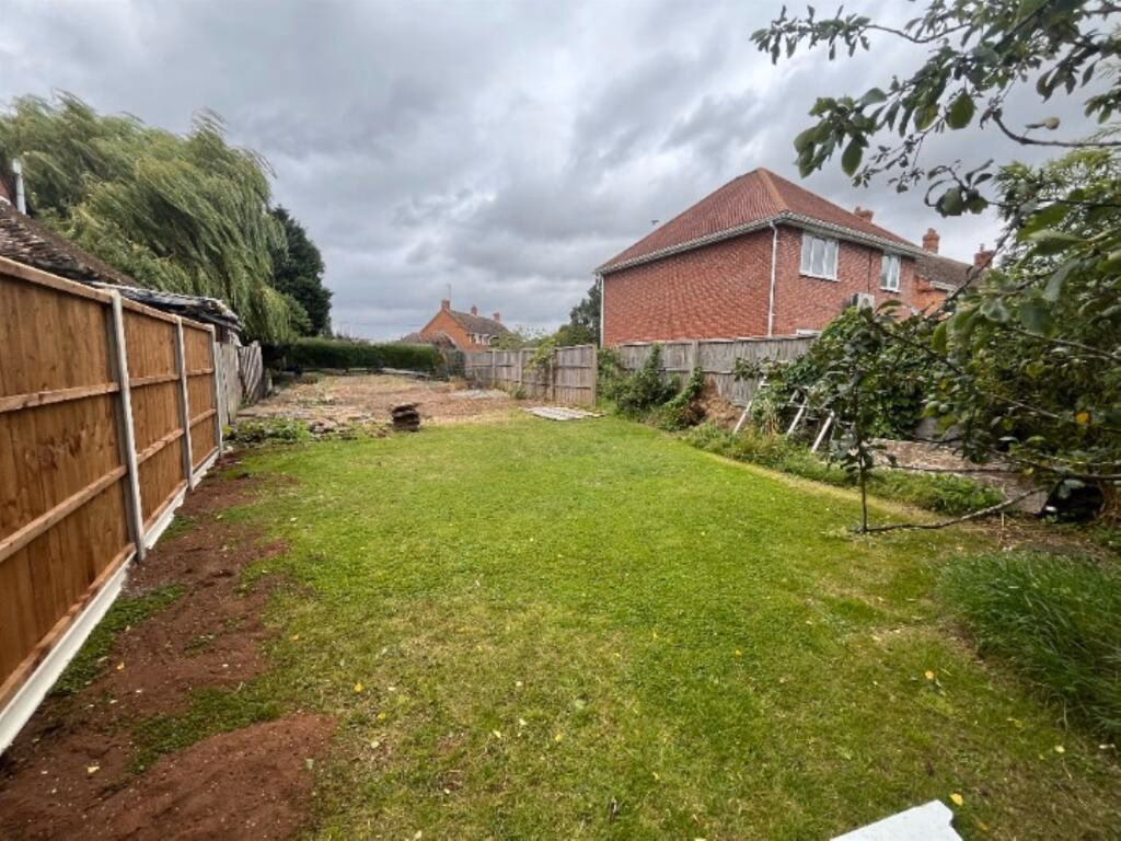 Land for sale - Image 2