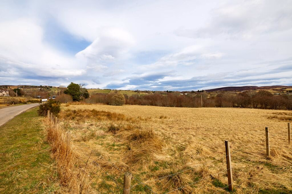 Land for sale - Image 1