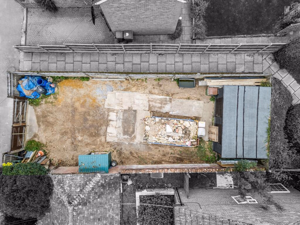 Land for sale - Image 2