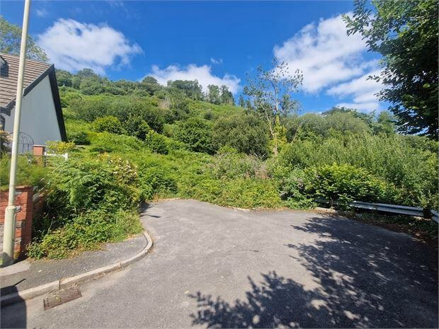 Land for sale - Image 2