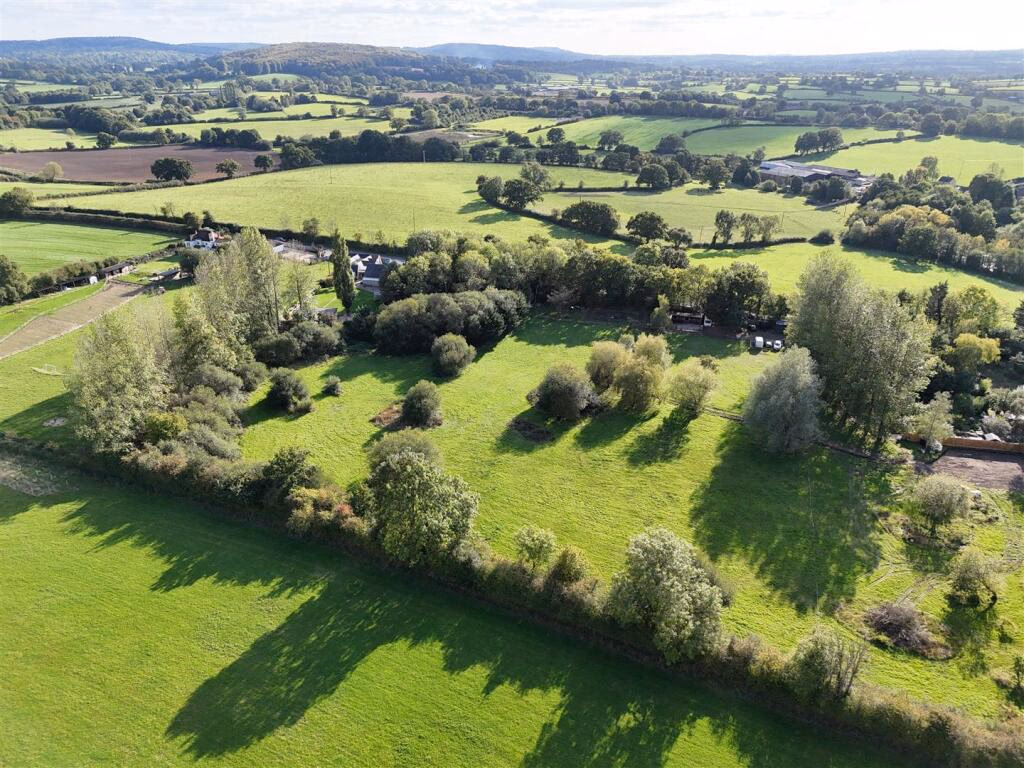 Land for sale - Image 1