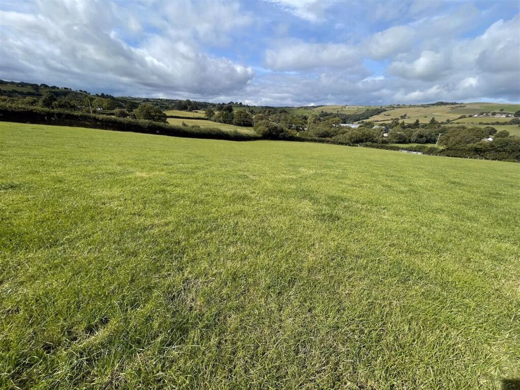 Land for sale - Image 1