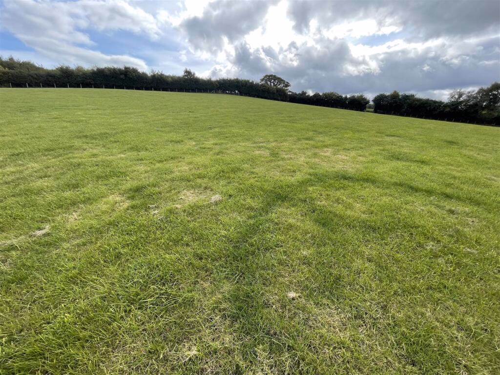 Land for sale - Image 3