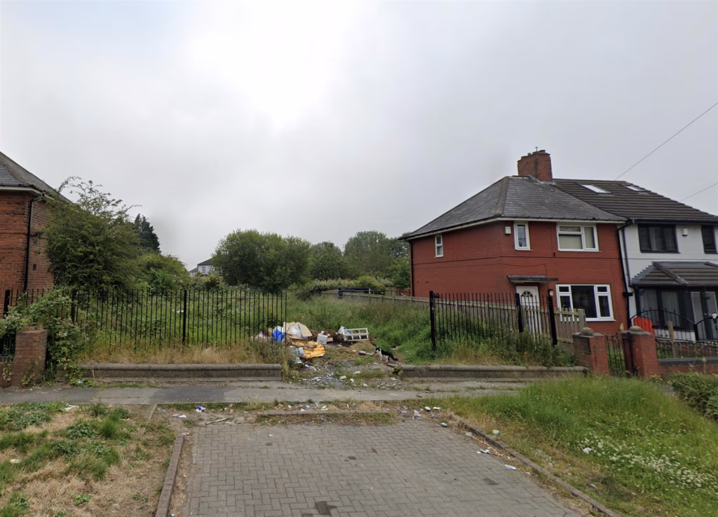 Land for sale - Image 1