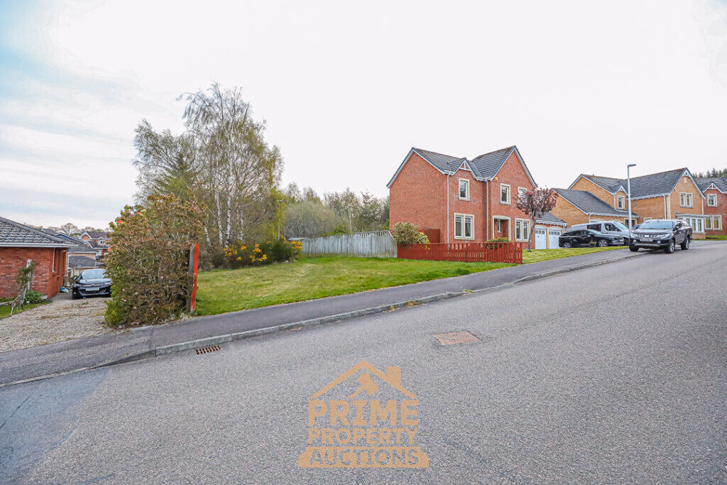 Land for sale - Image 1