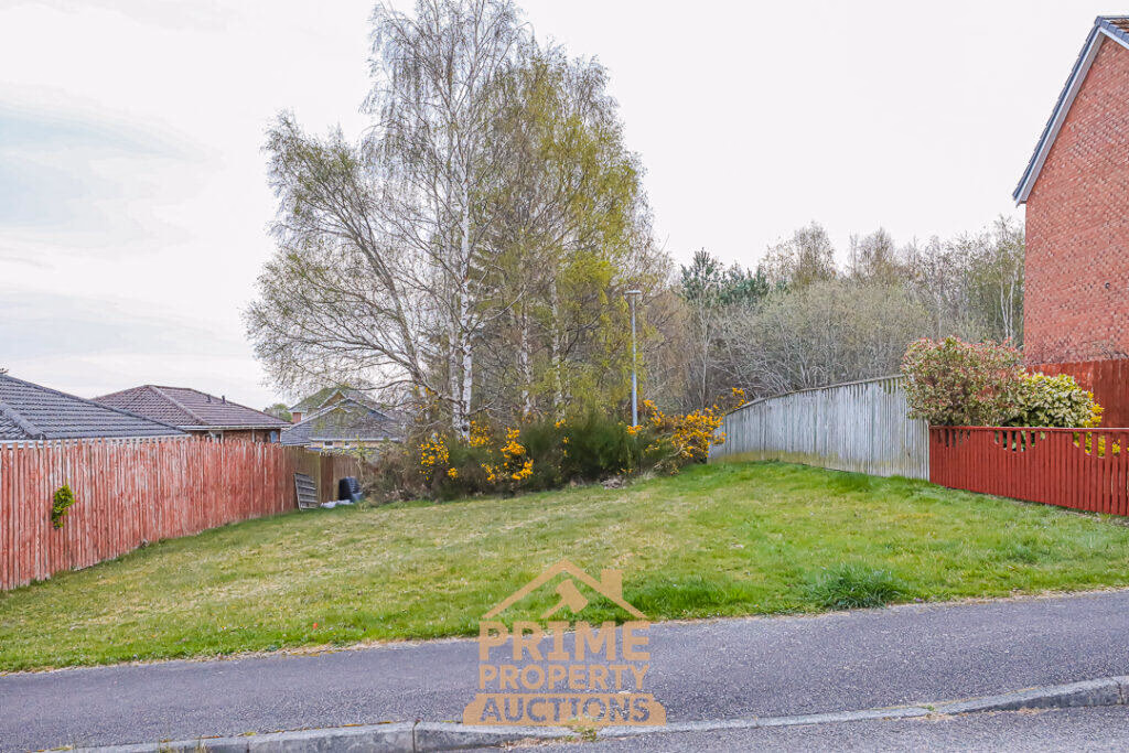 Land for sale - Image 2