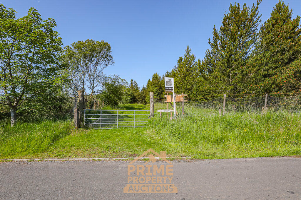 Land for sale - Image 2