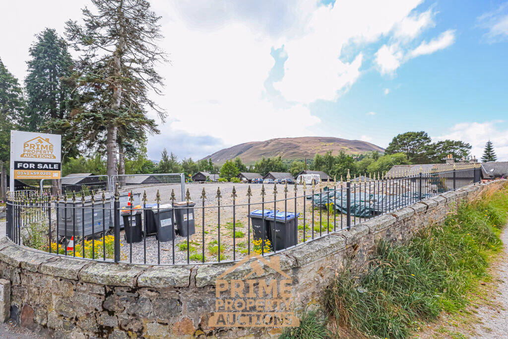 Land for sale - Image 2