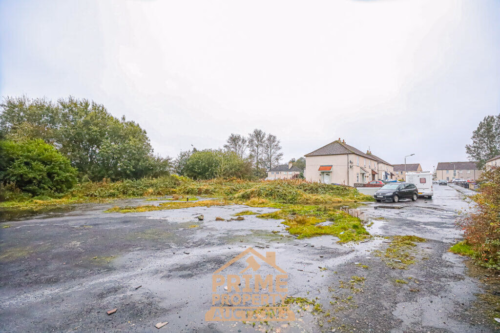 Land for sale - Image 1