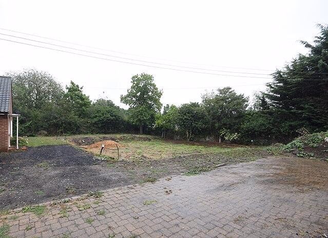 Land for sale - Image 1