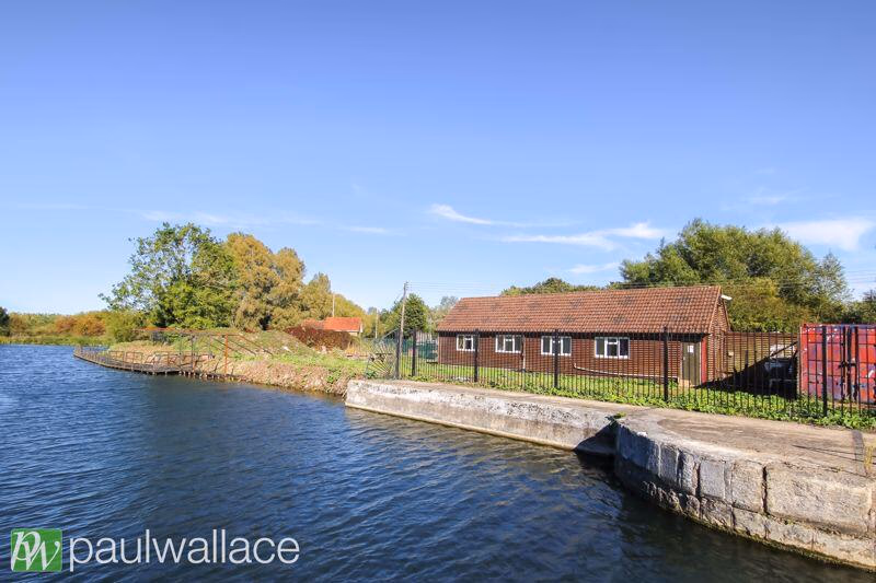 Land for sale - Image 1