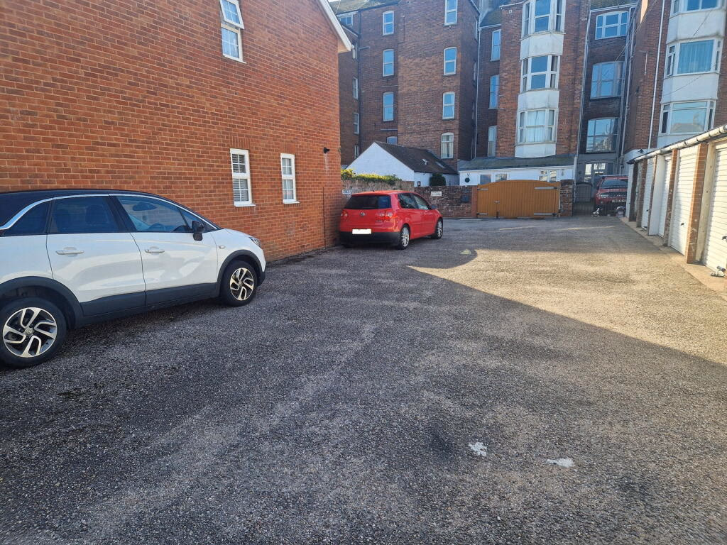 Land for sale - Image 2