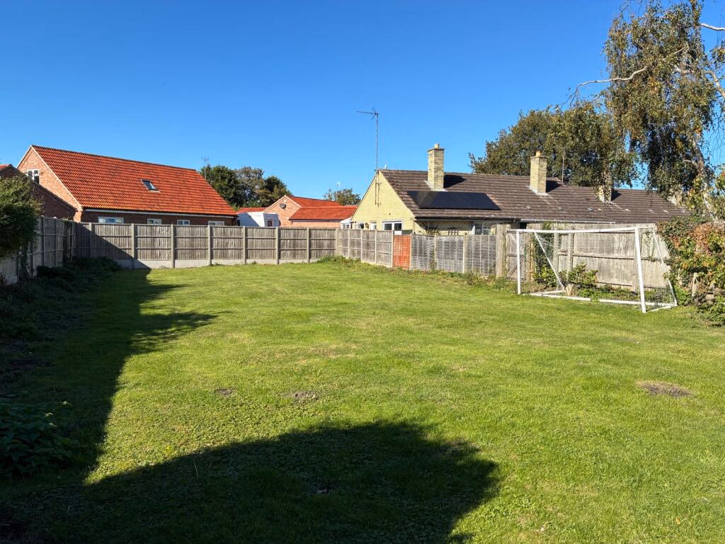 Land for sale - Image 1